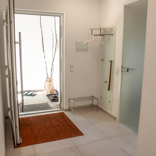 Geräumiger Eingang, Windfang, Garderobe
